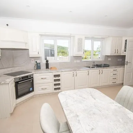 Vila Mayfairk1 Inishnaneill